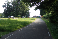 das ist Radweg parallel zu einer Bundesstraße in den Niederlanden