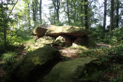 ein imposntes Hühnengrab am Wegesrand