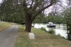 am Ortsrand wieder angenehme Wegbreite