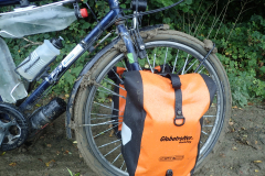 und Vorderrad durch Schlamm blockiert