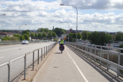 Die hohe Straßenbrücke in Vänersborg