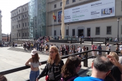 Menschenmassen vor dem Kunstmuseum