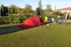 Sonne über dem Platz, ein herrlicher Morgen nach einer eisigen Nacht