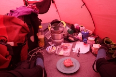 Frühstück morgens im Vorzelt