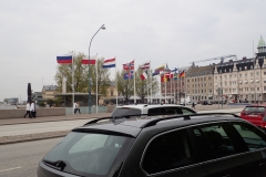 mitten in Helsingborg stehen diese Fahnen