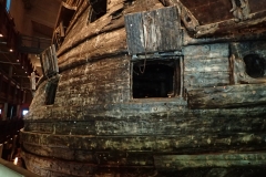 ein Abschnitt mit 2 Kanonenöffnungen des Originals