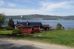 schwedisches Ferienhaus mit Blick auf den See